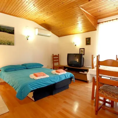 2 Bedrooms At 300 M Away From The With Furnished Terrace And Wifi Apartment