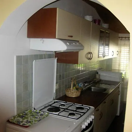 2 Bedrooms At 300 M Away From The With Furnished Terrace And Wifi Izola